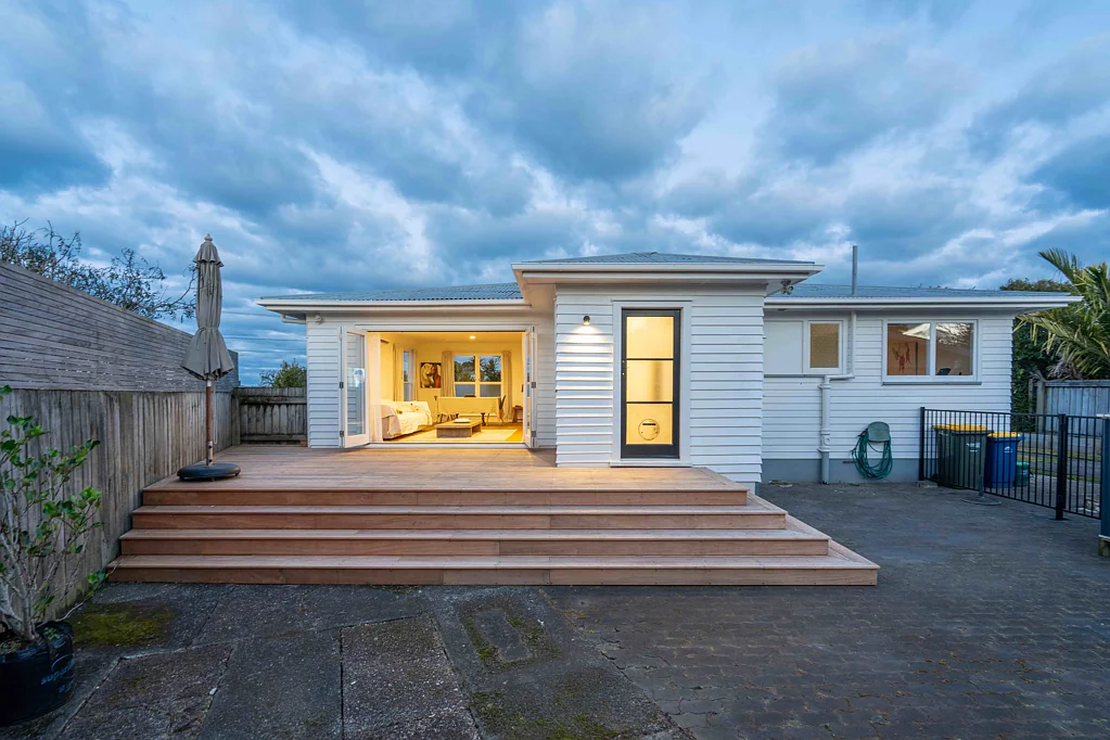 24 Tramway Road, Beach Haven, North Shore City, Auckland