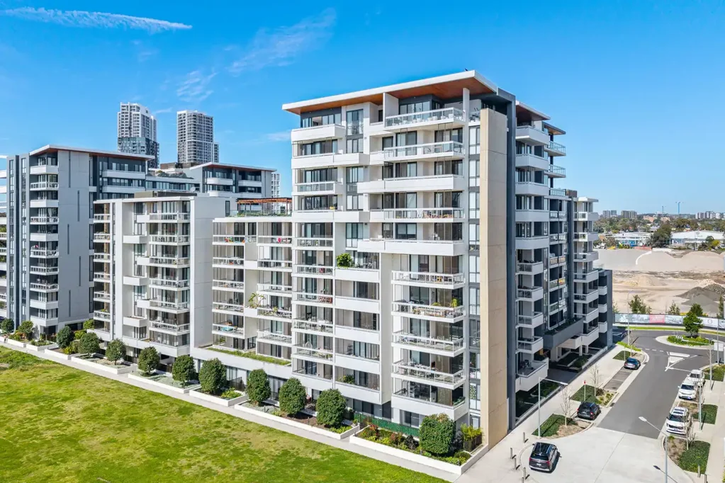 Lidcombe 2ਬੈੱਡਰੂਮ Parkview Perfection: Spacious Sunlit North-East Apartment on Level 8
