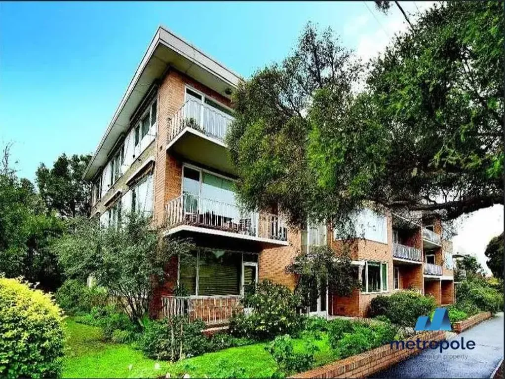 BRIGHT & SPACIOUS 2- BEDROOM APARTMENT