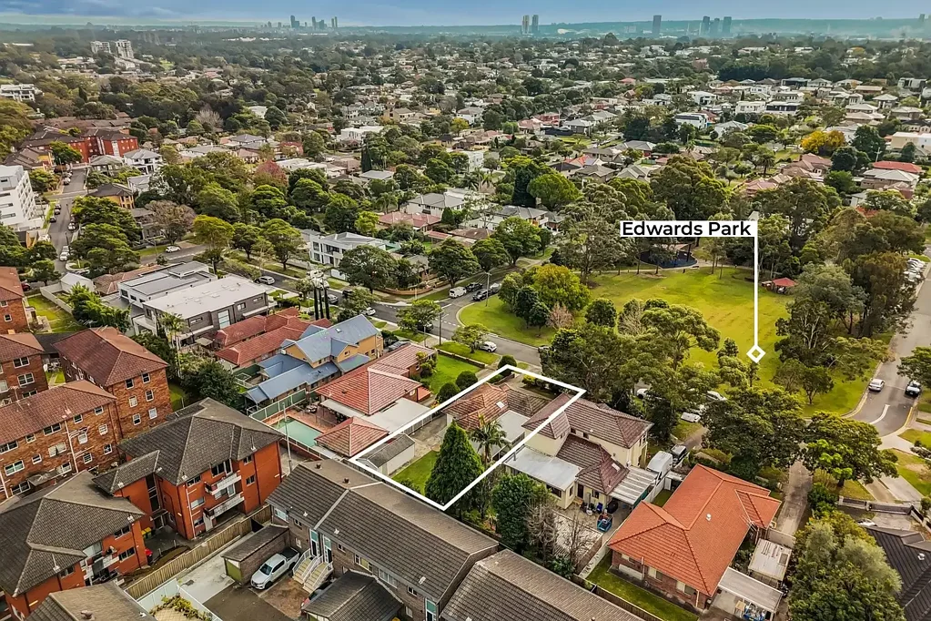 Strathfield 3Kwarto Solid classic double brick family home directly opposite Edwards Park with excellent future prospects