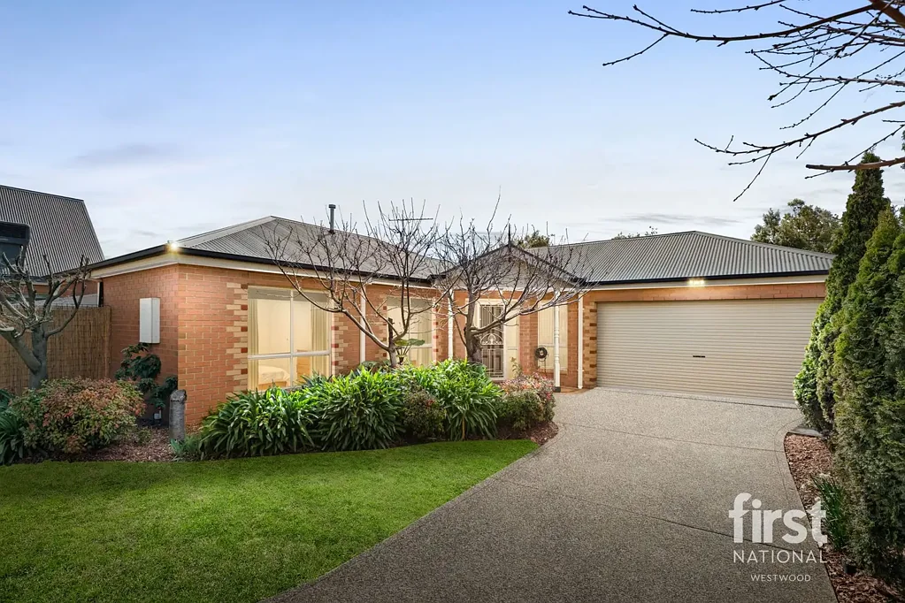 Werribee 2 Bedroom SIMPLY STUNNING