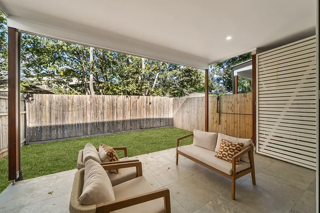 Nundah 3બેડરૂમ Modern townhome with private courtyard.