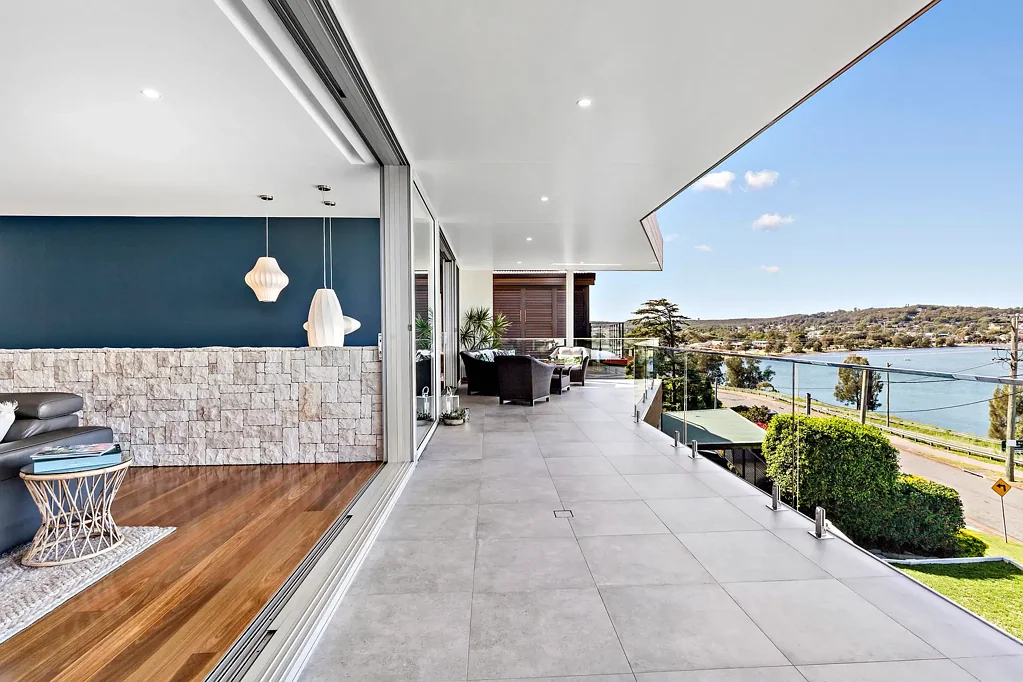 Speers Point 5Kwarto A Bespoke Masterpiece Backdropped by Blue Water Views
