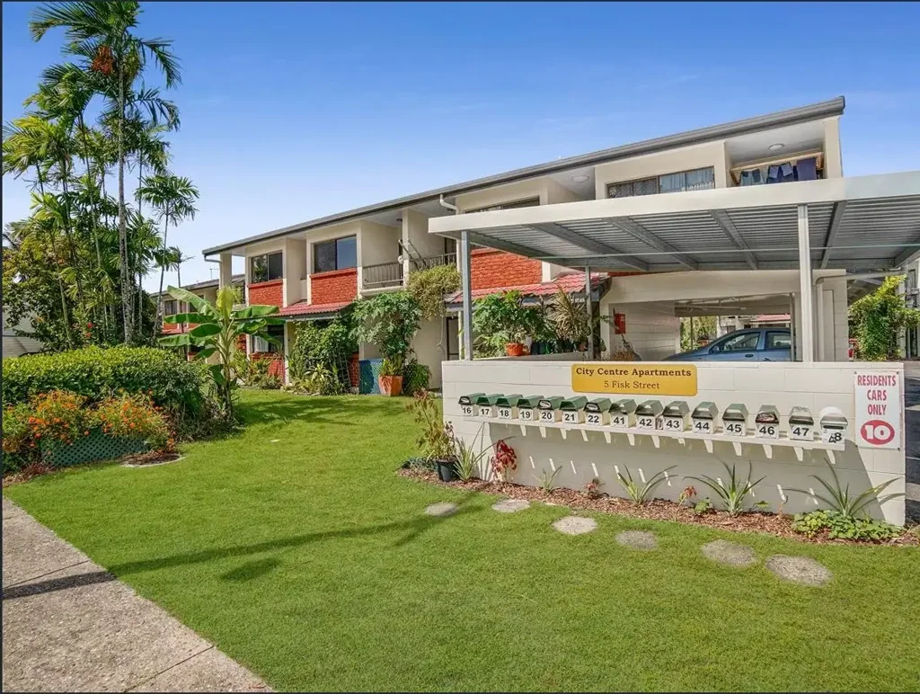 PARTLY FURNISHED UNIT CLOSE TO TOWN!