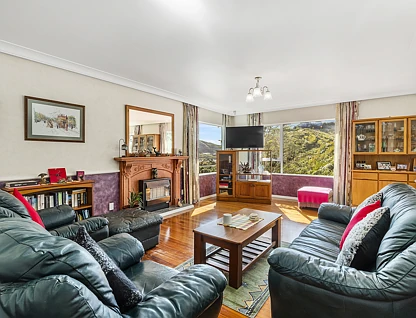 64 Collins Avenue, Tawa, Wellington, 5部屋, 1バスルーム, House