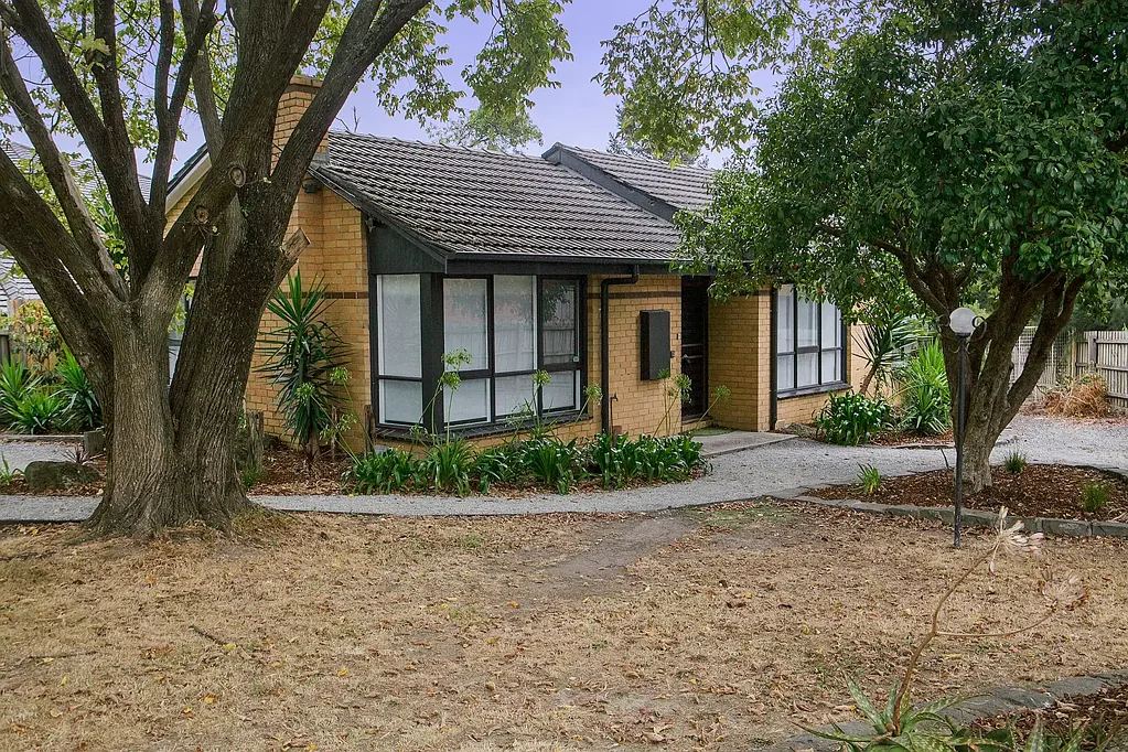 Family home with big backyard - Available 20/12/2025