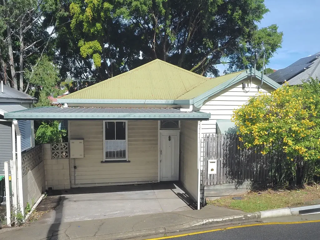 Kelvin Grove 3房 内城区稀缺 1946年Grassland小屋 VJ墙天花板 木材细节 优越位置 近CBD QUT 学校 交通 Character, Position and Potential Just Minutes From The City