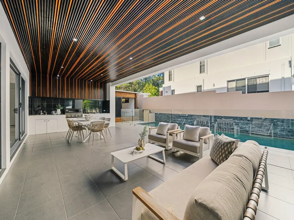 Carindale 6房 Carindale核心地段 740㎡宁静地块 6室4卫 451㎡奢享空间 私人泳池 娱乐厨房 学区房 便捷交通 The Ultimate Entertainer (451m2 Under Roof)