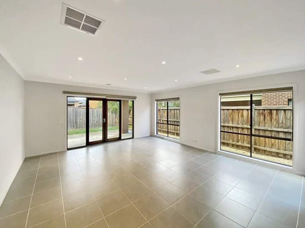 SPACIOUS ENTERTAINER’S DELIGHT IN A PRIME LOCATION