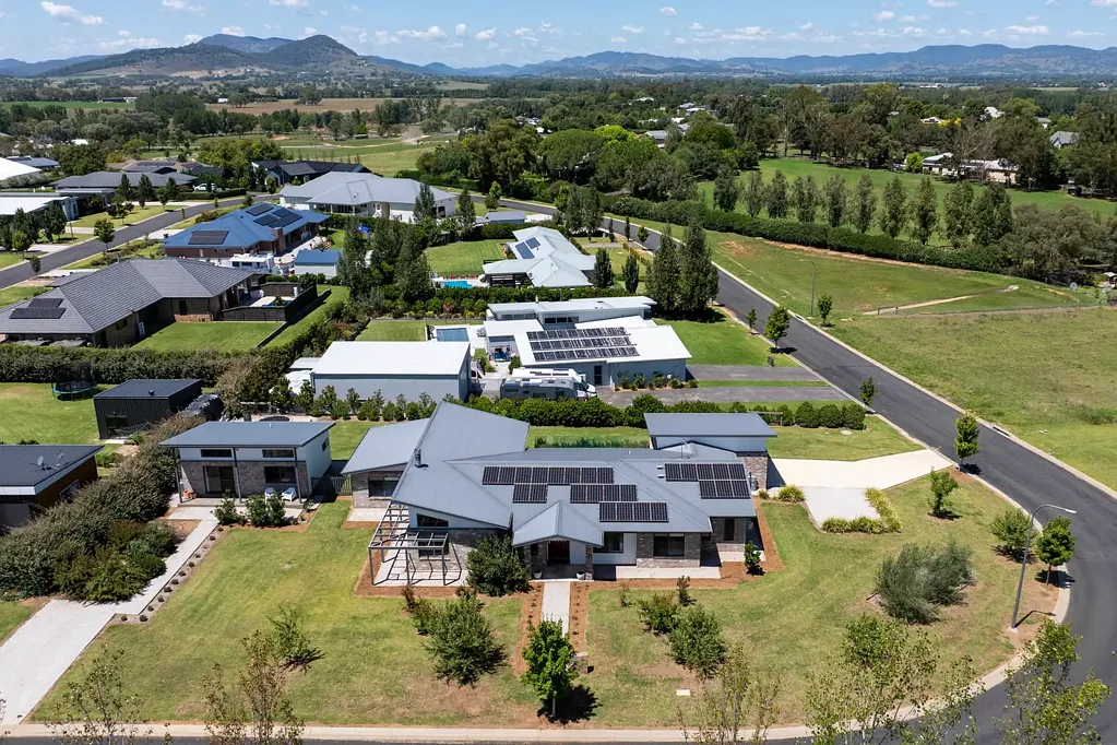 Mudgee 5chambre Luxury Living with Dual Income