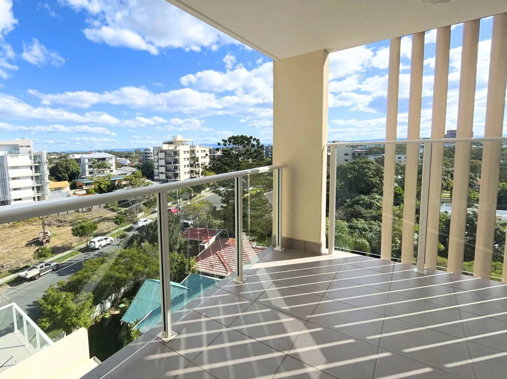 Prime 3 Bedroom Stylish Coastal Apartment + 1 Week Free Rent!