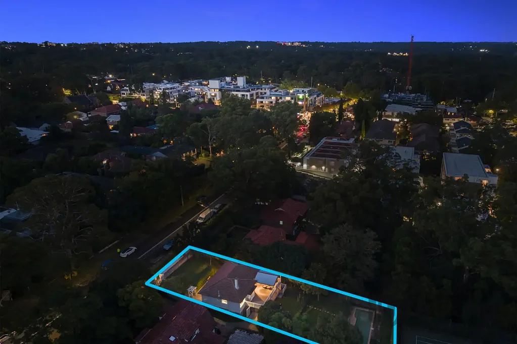 Beecroft 3બેડરૂમ Charming Full Brick Home on 891sqm (approx.) with North-to-South Aspect | Walk to Village, Station and School