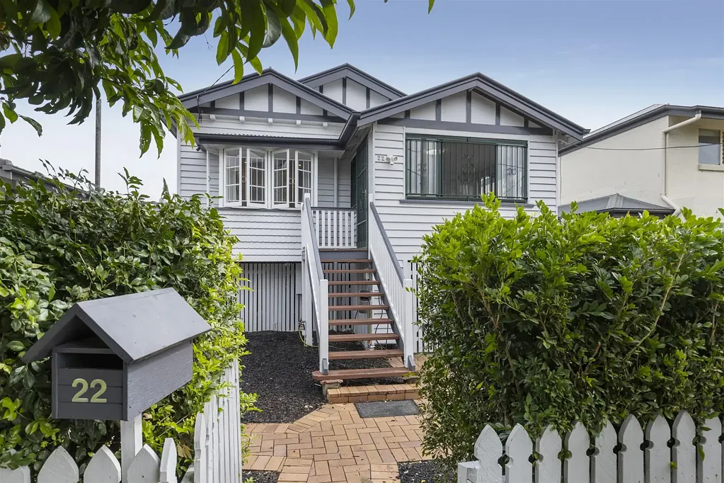 Ascot 3Zimmer Classic Ascot Living with Poolside Entertaining in a Blue-Chip Position