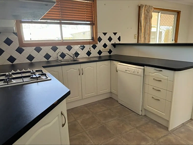 Kusina - 62 AXEHEAD RD, ROXBY DOWNS SA 5725