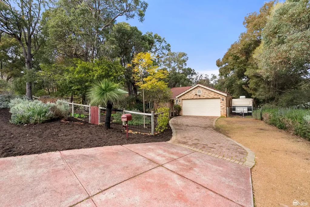 Roleystone 3 Bedroom Truly Spectacular Araluen Location