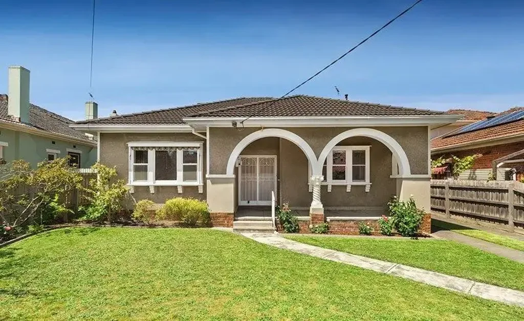 CLASSIC SPACIOUS  PERIOD HOME IN A CENTRAL LOCATION