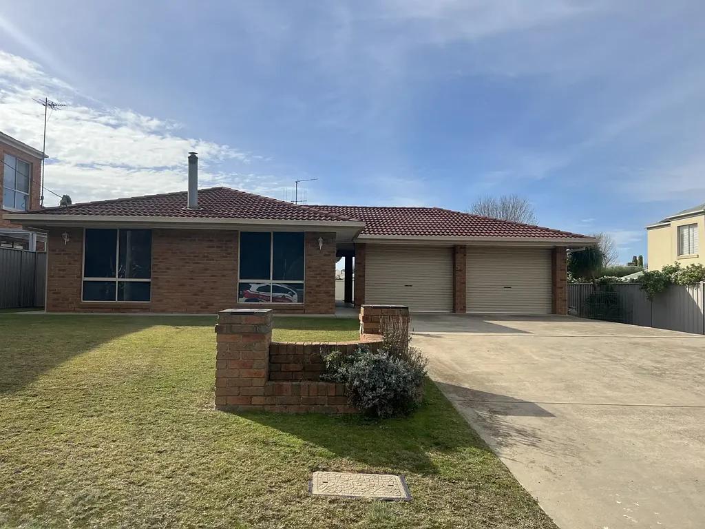 Stunning Three-Bedroom Home Across from Bullanginya Creek