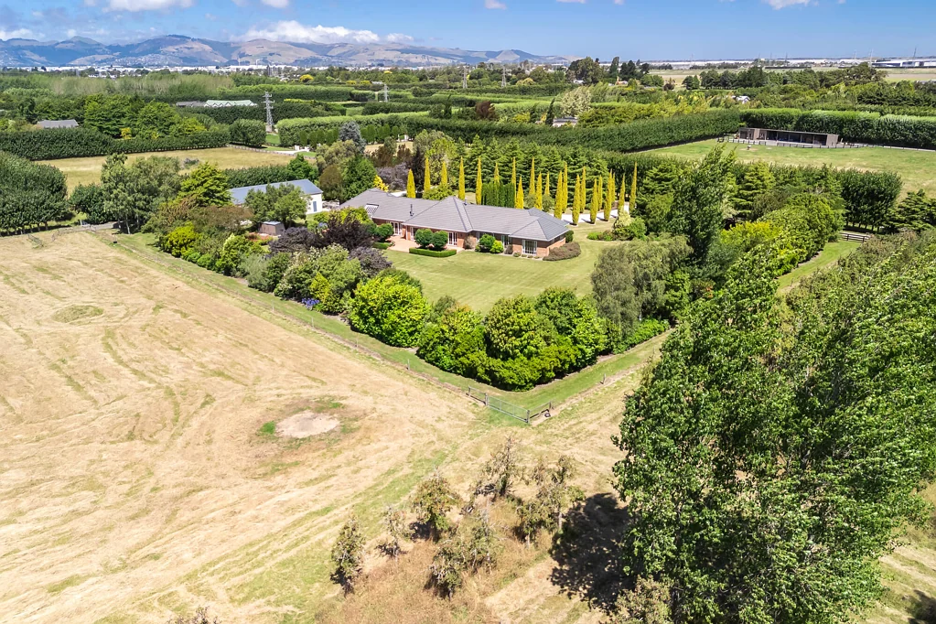 Yaldhurst 6房  Gated Lifestyle Opportunity!