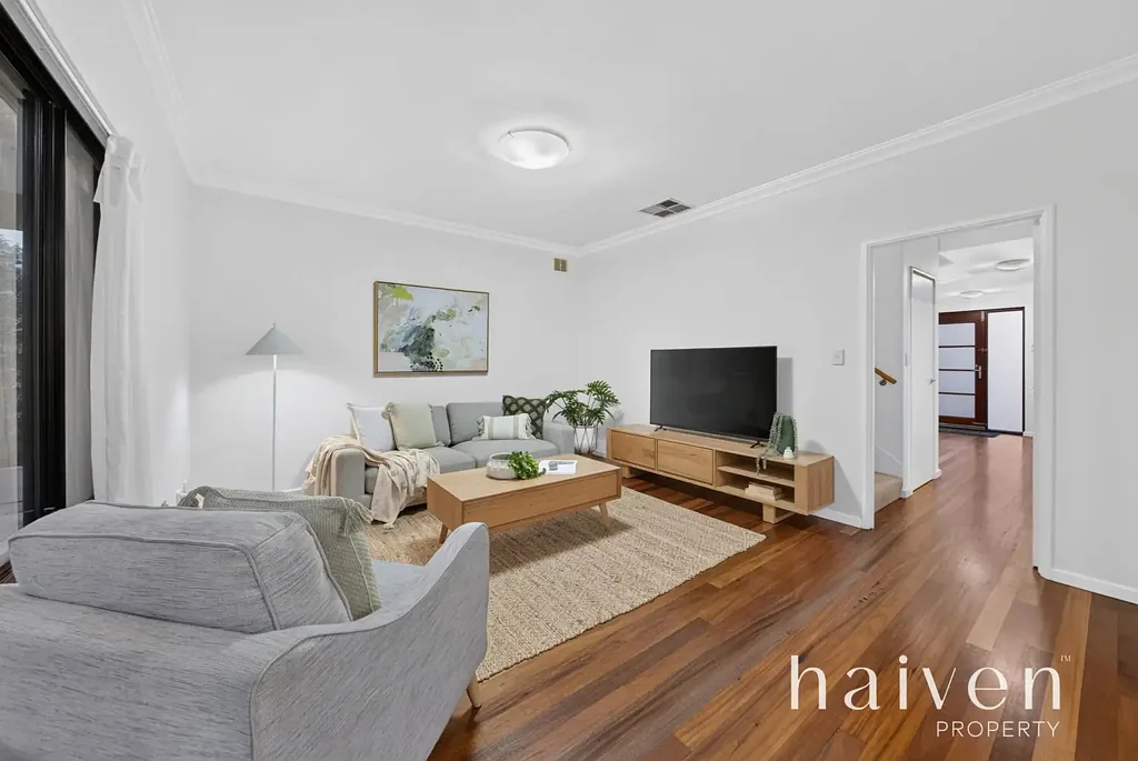 Karrinyup 4房  Street front home with green title freedom.