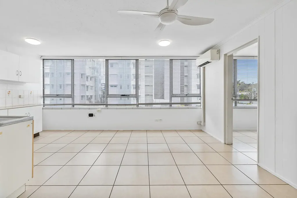 Charming 1-Bedroom Coastal Unit in the Heart of Alexandra Headland