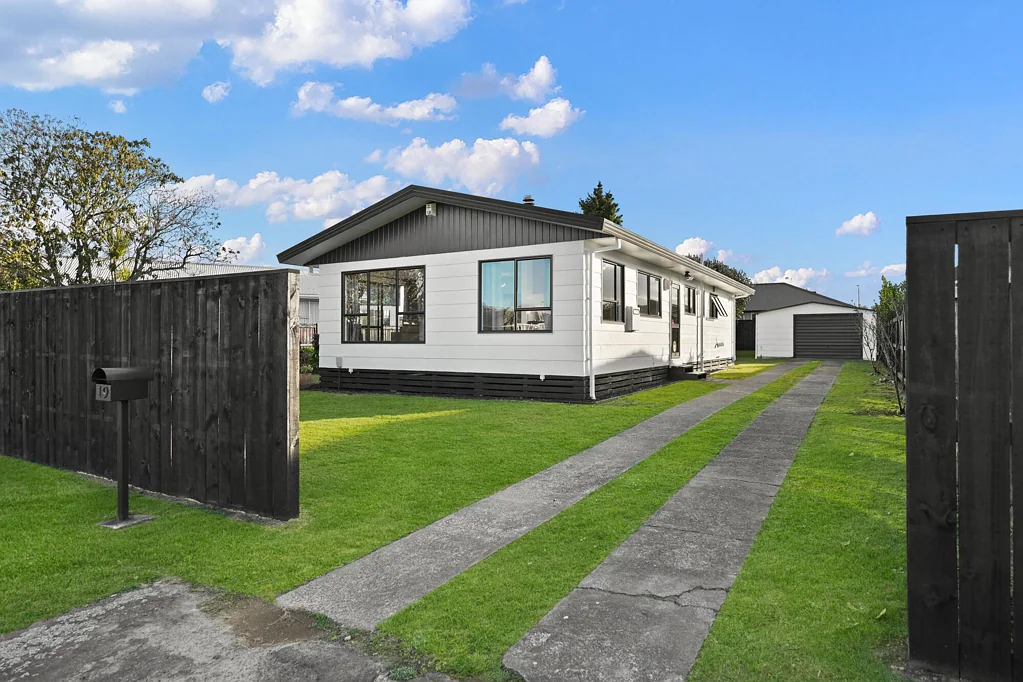 Pukete 3 Slaapkamer Renovated Family Living | Sought-After Location