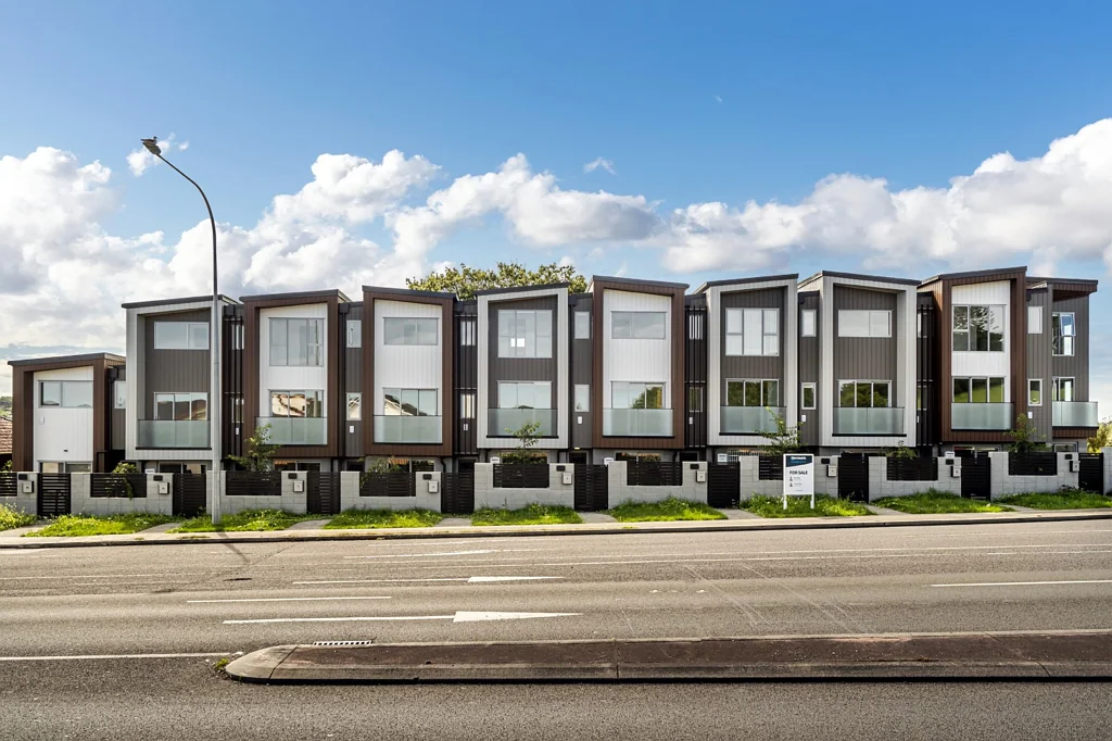 Mount Roskill 3房  Modern Architectural Design in a Prime Location