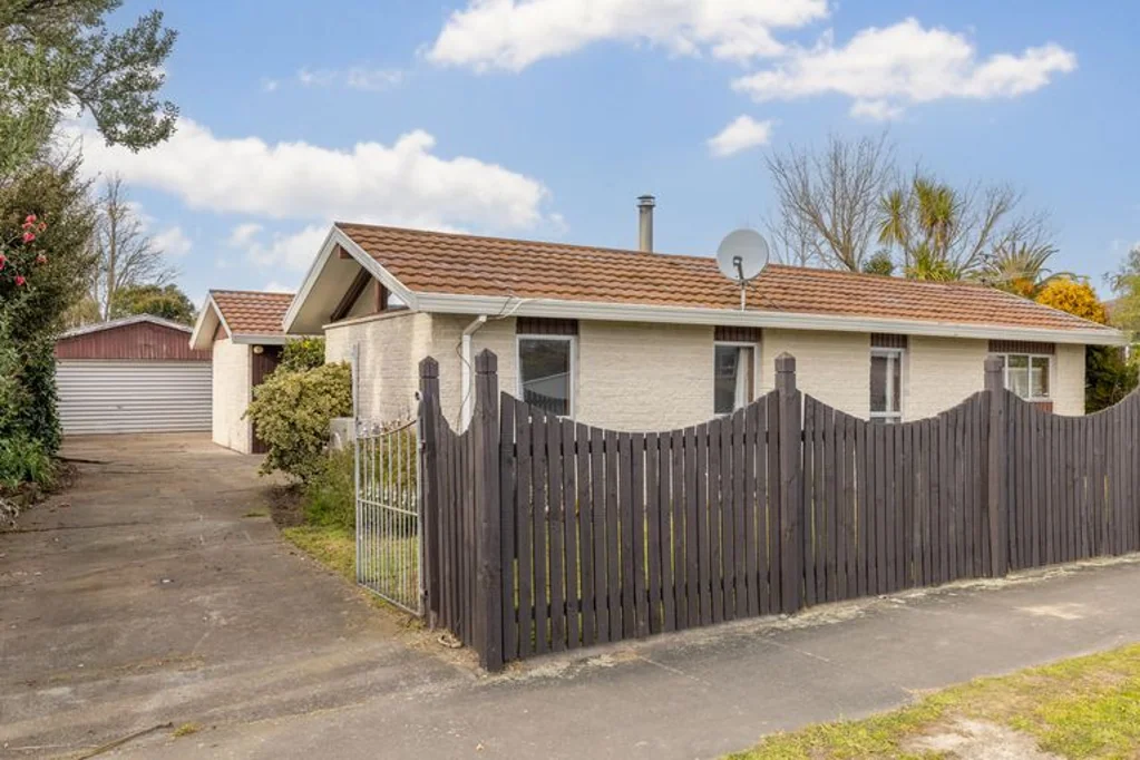 6 Royal Park Drive, Parklands, Canterbury