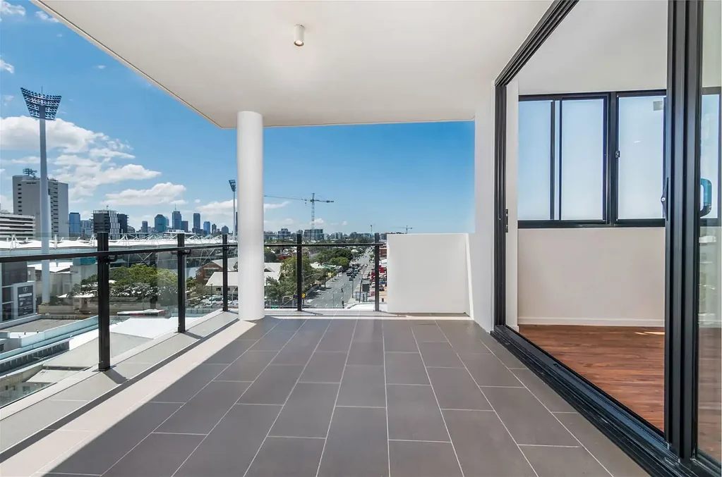 Move In Now - Prime East Brisbane Location with Fantastic City and Gabba Views