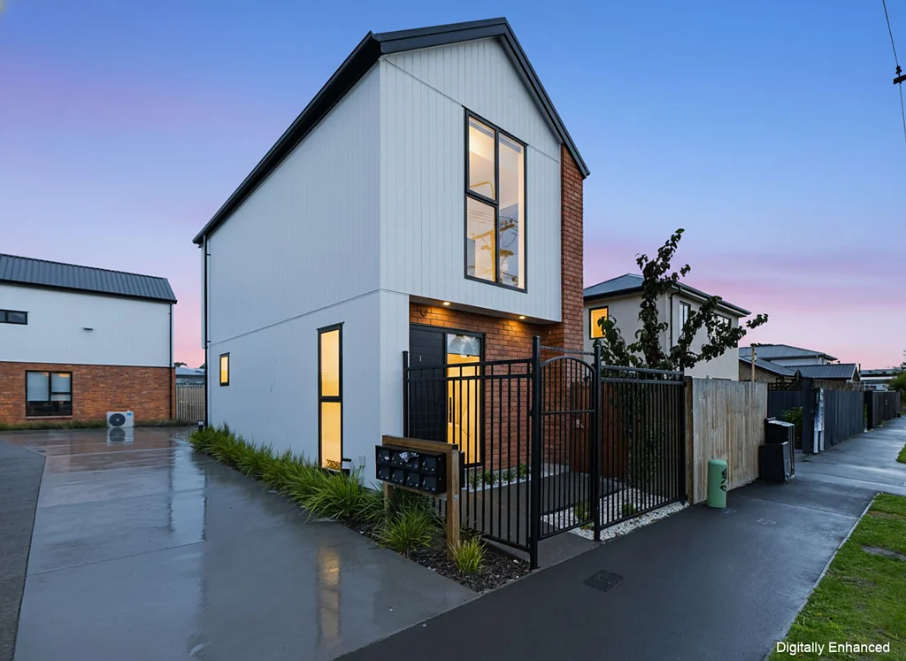 Linwood 2部屋 Two Levels of Easy Freehold Living