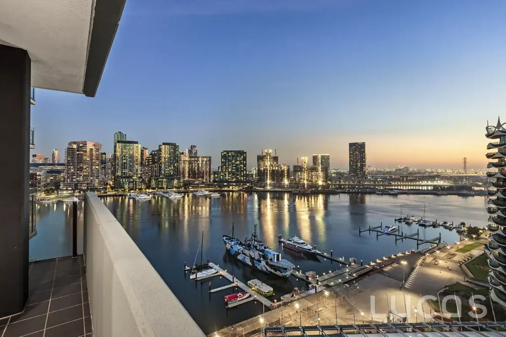 Docklands 2ਬੈੱਡਰੂਮ SECURE ELEVATED MARINA-SIDE LIVING
