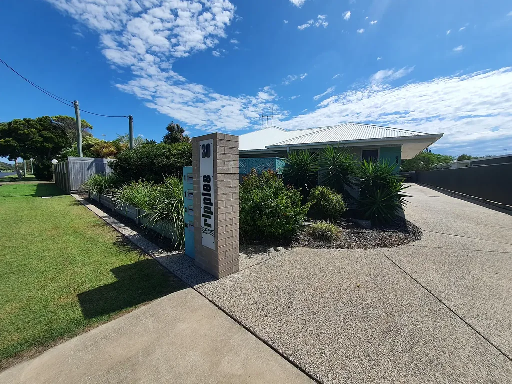 Fully Furnished Modern Unit in Bargara