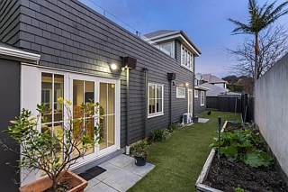 2/33 Ronaki Road, Mission Bay, Auckland City