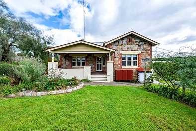 Clare 3Moenga Pebble Stone Character Home Circa 1921 – Charming, Private & Packed with Features