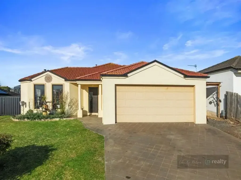 Leongatha 4ਬੈੱਡਰੂਮ One for the whole family, the pets and the toys here!