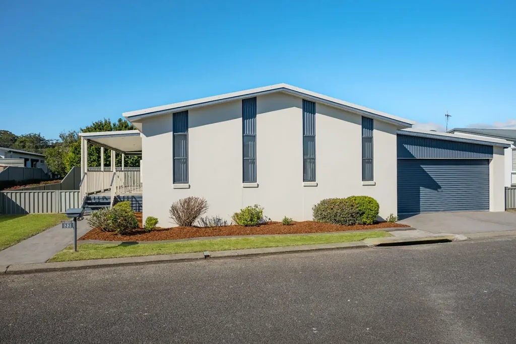 Port Macquarie 2Zimmer Downsizing Without Compromise - Spacious Living in Sought After Newport Village