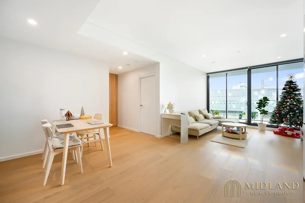 North-Facing Oversized One Bedroom + Study in Landmark