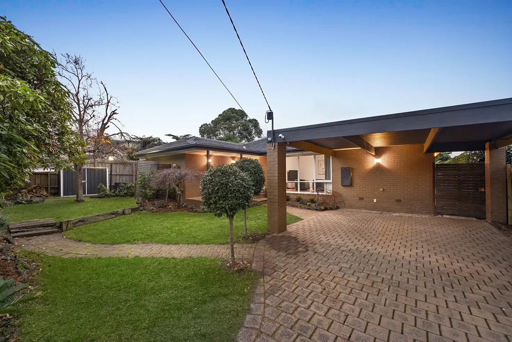 Knoxfield 3Phòng ngủ Sophisticated Family Entertainer with Resort-Inspired Outdoor Living