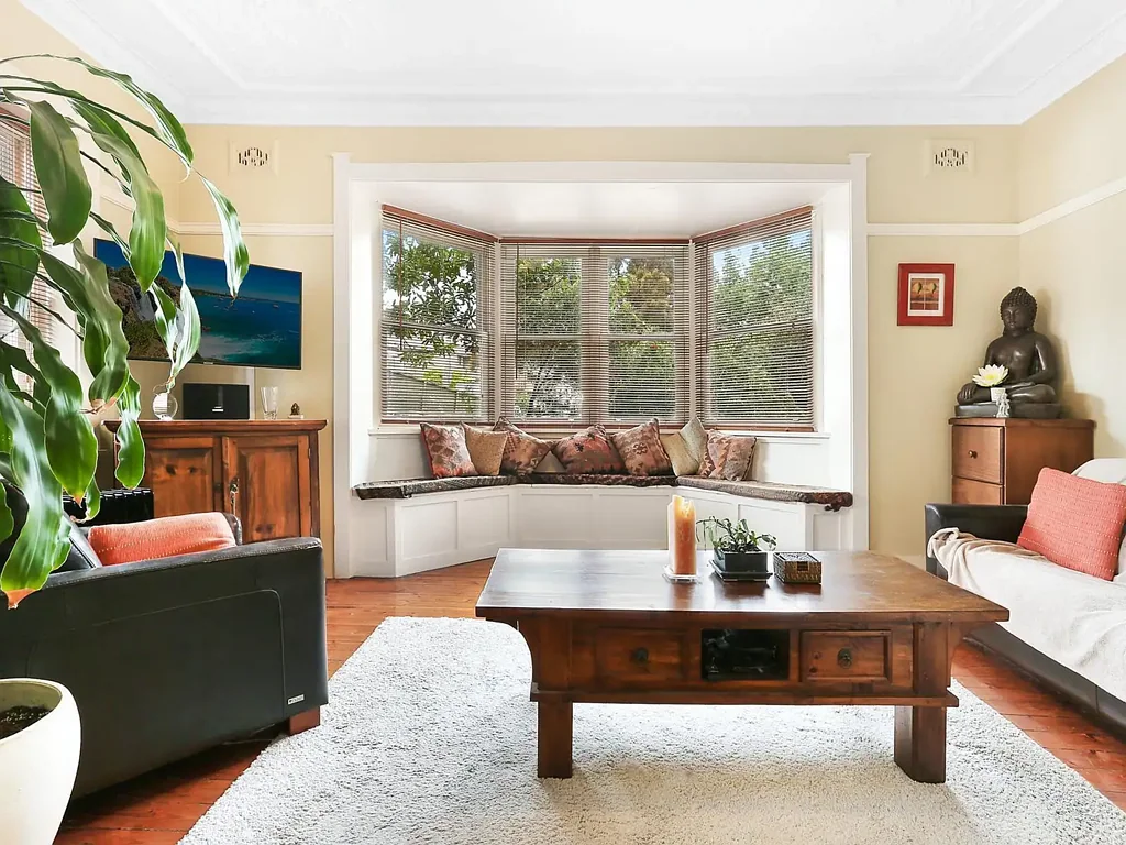 Art Deco parkside apartment