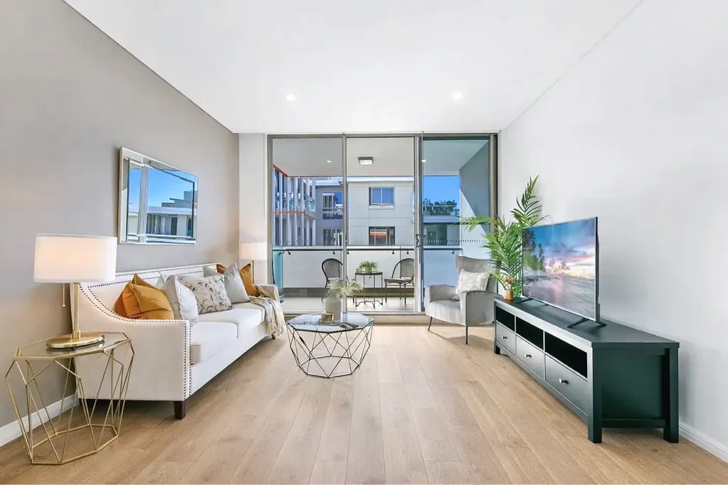Macquarie Park 2ห้องนอน NORTH FACING | 2 BEDROOMS + SEPARATE STUDY ROOM | NEW TIMBER FLOORING, NEW STOVE AND CURTAINS | HUGE BALCONIES ACCESS FROM MASTER BEDROOM AND 2ND BED