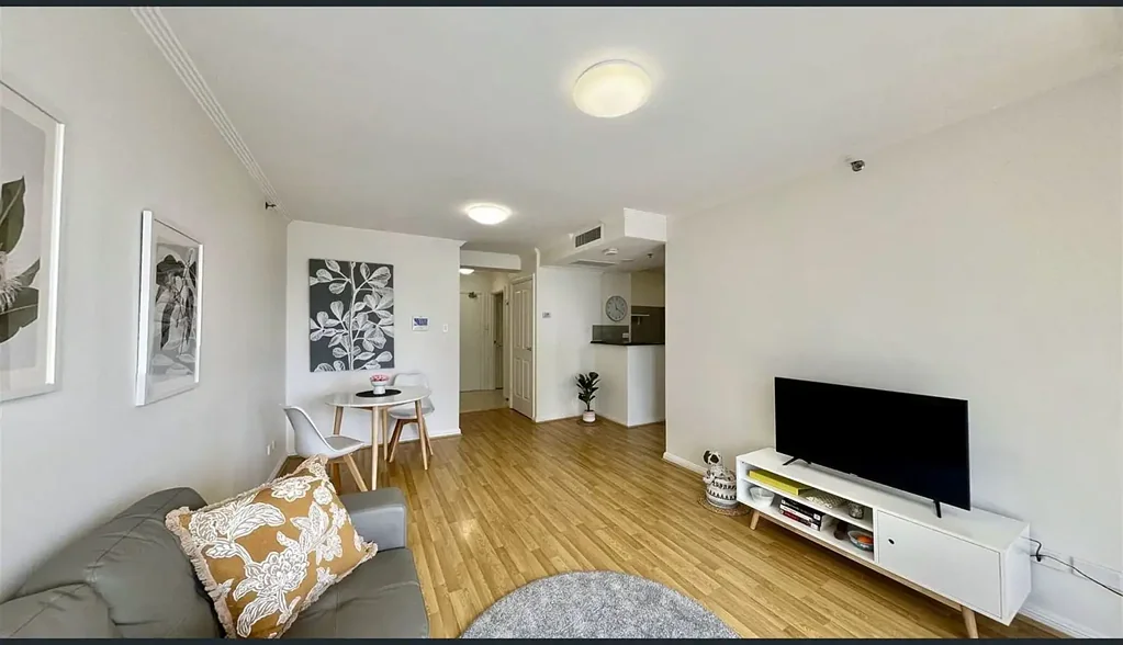 FURNISHED One bedroom WITH A CAR SPACE and face to North in CBD