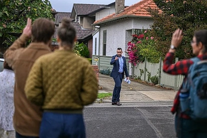 买家恐慌升级？利率+房价双爆信号！澳洲四大行罕见发布重磅预测……