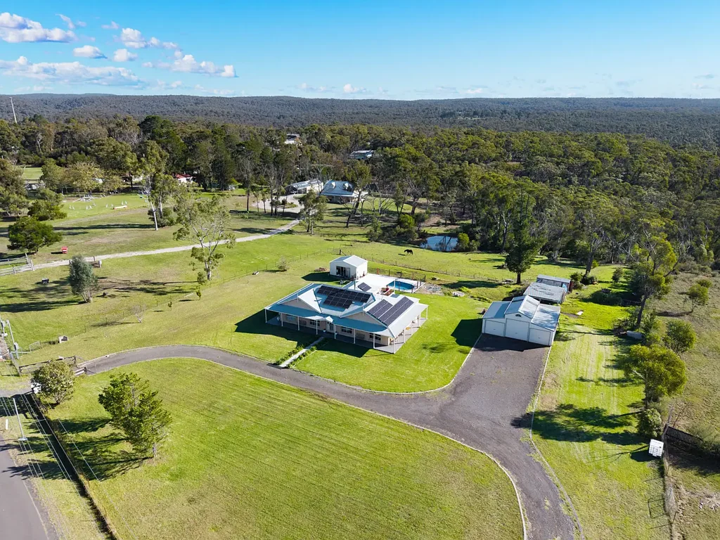 Balmoral Village 4ห้องนอน Open plan modern family entertainer on 7.5 acres!