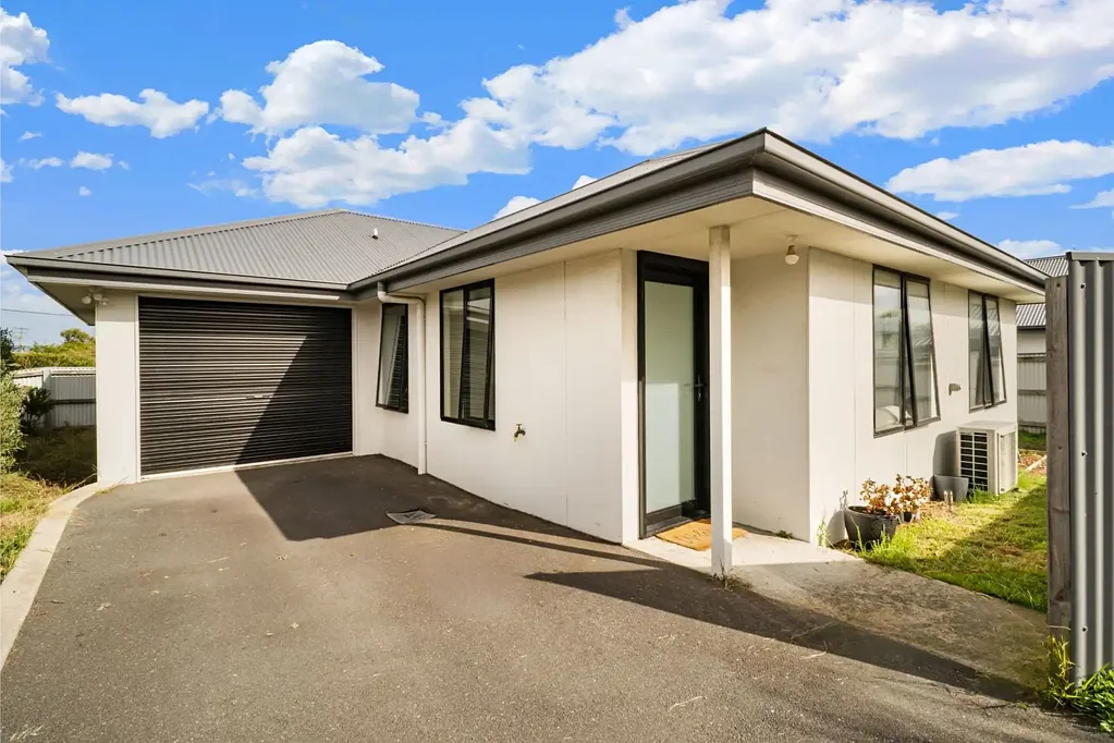 George Town 3房  Light-Filled Villa Living Moments from York Cove