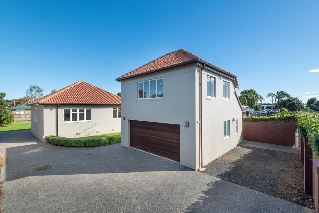 Sandringham 3 Bedroom Dual Living, Extra Income & Land Potential !
