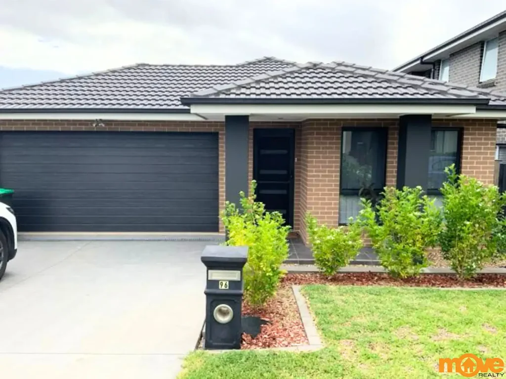 Modern 4-Bedroom Family Home – Box Hill Central