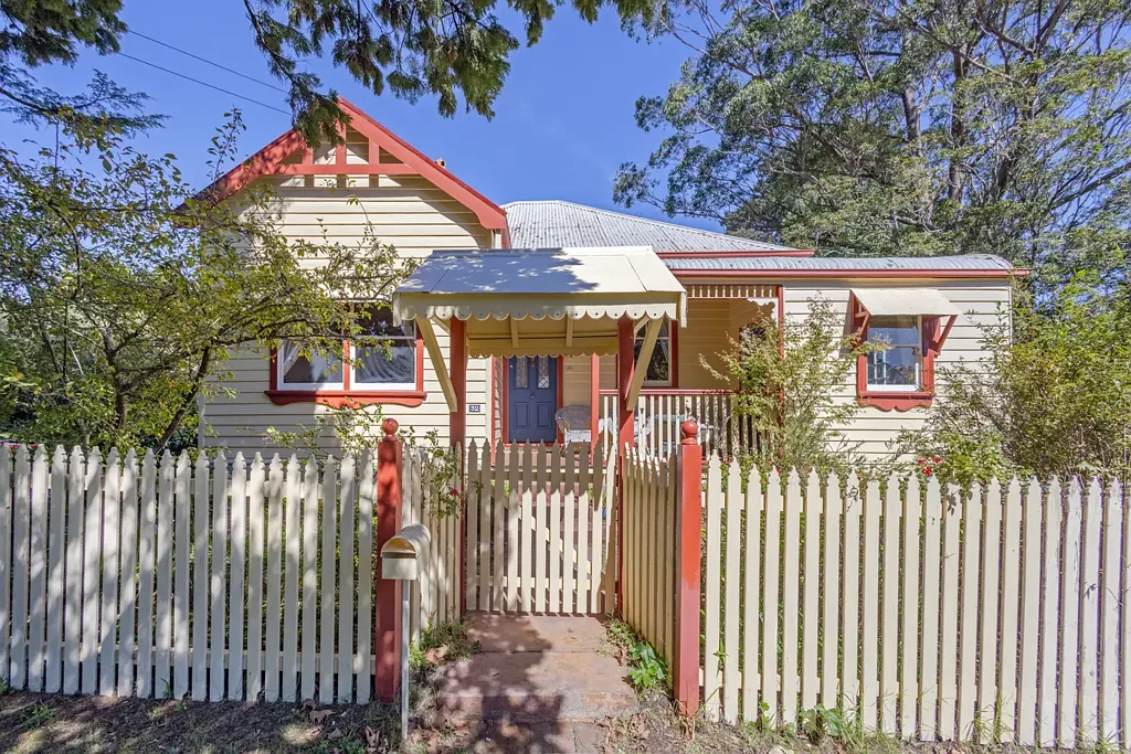 32 Backhouse Street, Wentworth Falls, NSW 2782