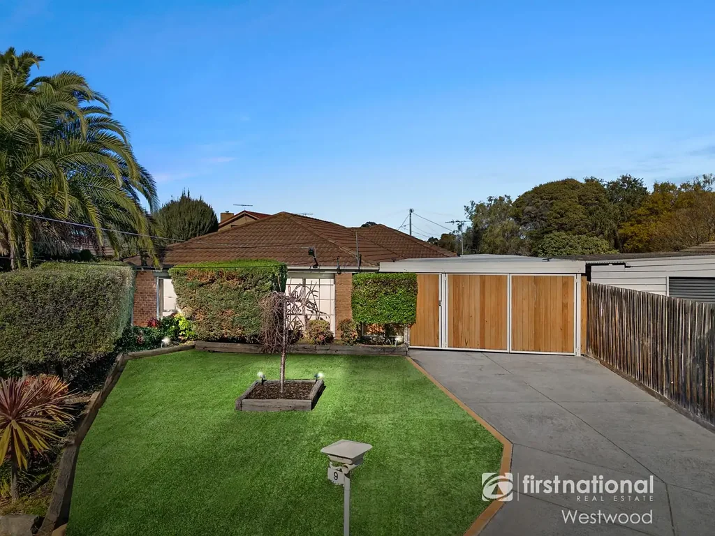 Hoppers Crossing 3 Bedroom Spacious Family Home with Rumpus & All-Weather Outdoor Living