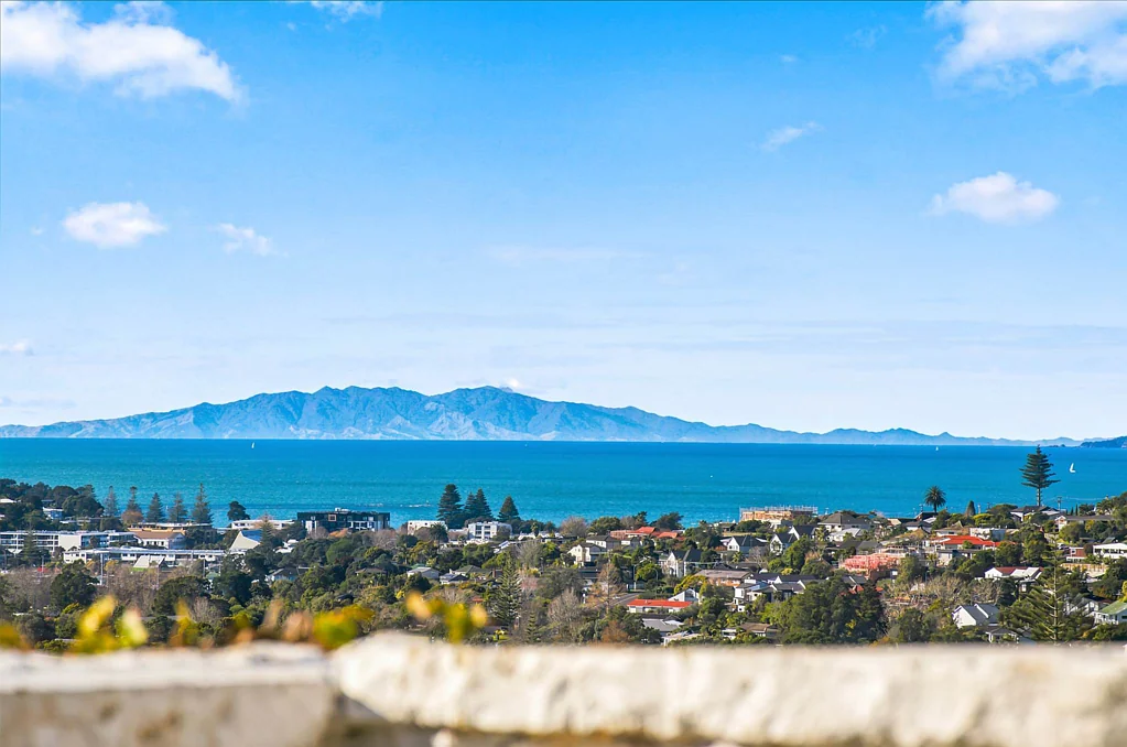 Browns Bay 3 Bedroom Freehold, Rangi Zone & Sea Views