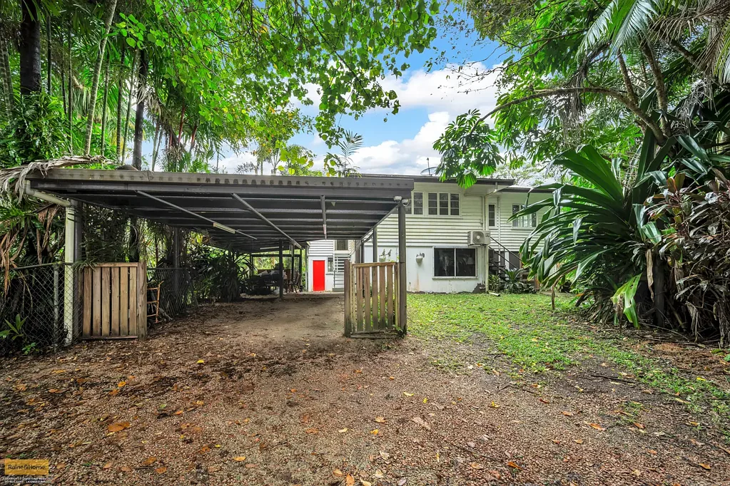 East Innisfail 2 Bedroom On The Riverfront and two minutes from the town centre