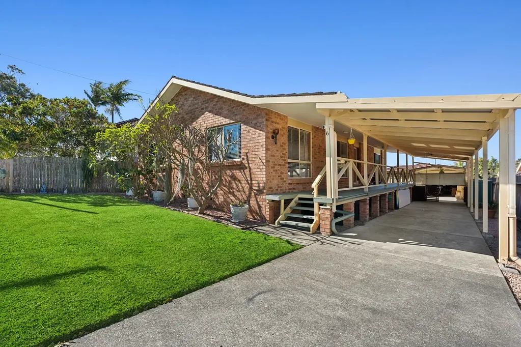 Gwandalan 3 Bedroom Charming Brick and Tile Home with Side Access